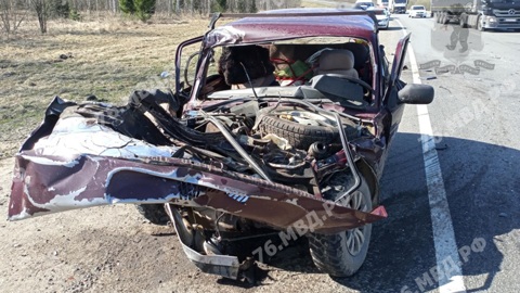 На трассе "Холмогоры" в аварии с грузовиком погибли два человека