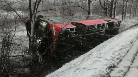 На Сахалине в кювет слетел рейсовый автобус