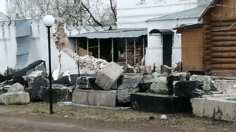 В Муроме рухнула стена монастыря Петра и Февронии