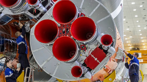 Ракета "Союз-2.1б" готова к вывозу на стартовый комплекс