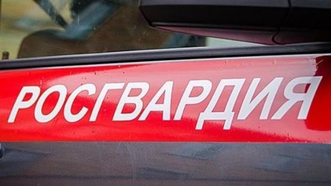 В Улан-Удэ нетрезвая мать бросила маленьких дочерей на улице