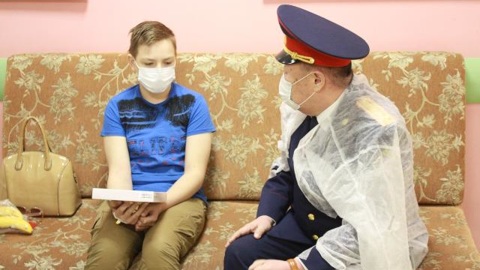 Следователи купили планшет храброму мальчику, пострадавшему от пьяной компании
