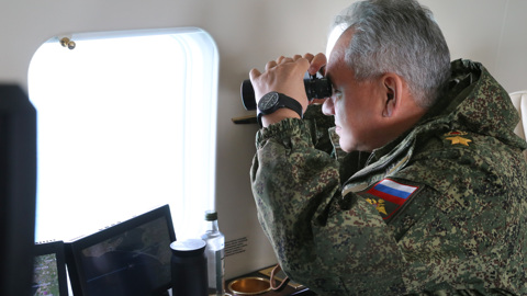Шойгу: войска НАТО активизировались у границ России
