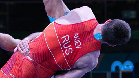 Россиянин Акиев стал чемпионом Европы по греко-римской борьбе