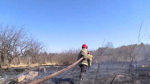 Дети помогали спасать от огня костромской поселок