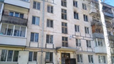 Малыш выпрыгнул из окна, спасаясь от огня, полыхавшего в квартире