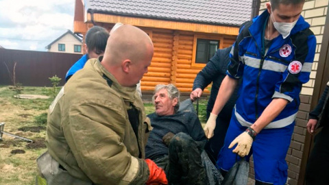 В Нижегородской области спасатели вытащили мужчину из колодца, его приятель погиб