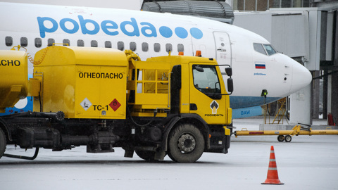 Топливозаправка в российских аэропортах подорожала в апреле на 3,7%