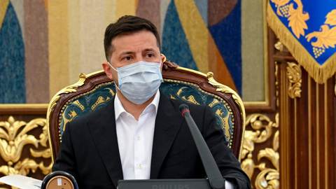 Зеленский наградил Меркель за поддержку антироссийских санкций