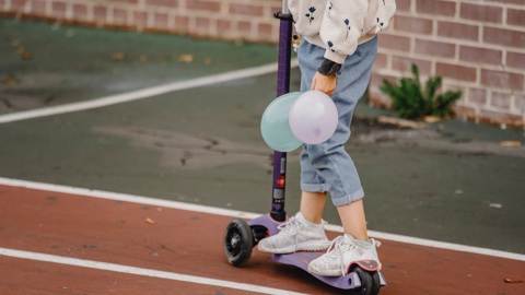 В Рыбинске водитель иномарки сбил 6-летнюю девочку на самокате
