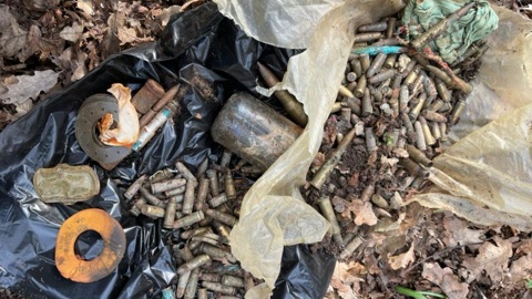Пограничники в Крыму обнаружили схрон с боеприпасами из 90-х