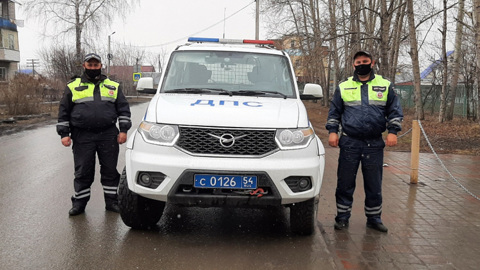 Новосибирские автоинспекторы помогли спасти трехлетнюю девочку-инвалида