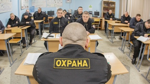 В Новосибирске усилят меры безопасности школ после трагедии в Казани