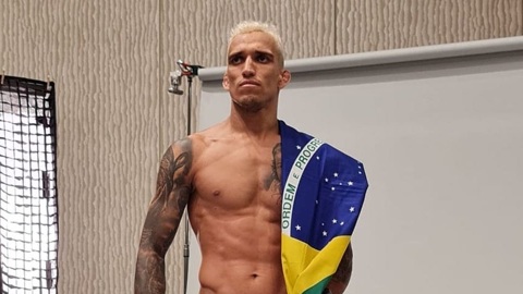 UFC. Место Нурмагомедова занял бразилец Оливейра