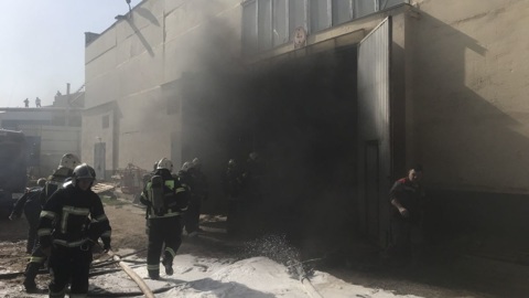 В промзоне Владимира потушили горящую емкость с техническим маслом