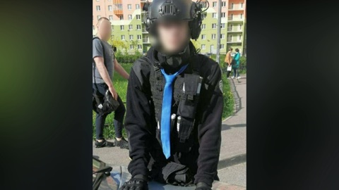 "Робокопа" с пистолетом в кобуре задержали на входе в питерскую школу
