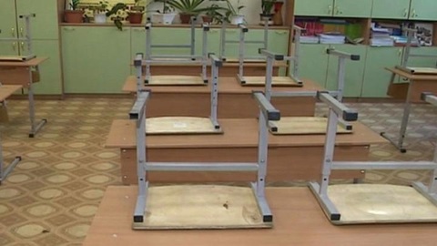 Из-за учительницы первоклассник "сходил в туалет" за партой