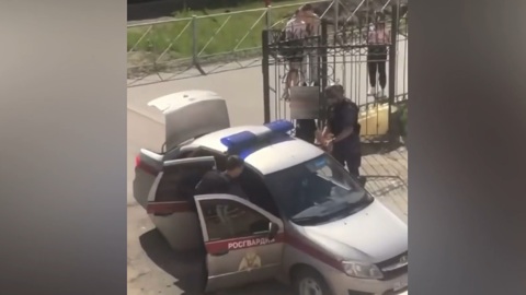 Напавший на учительницу школьник арестован на два месяца