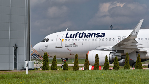 Lufthansa назвала день, до которого будет облетать Россию