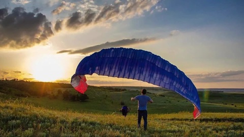 Парапланерист погиб при попытке пролететь под мостом