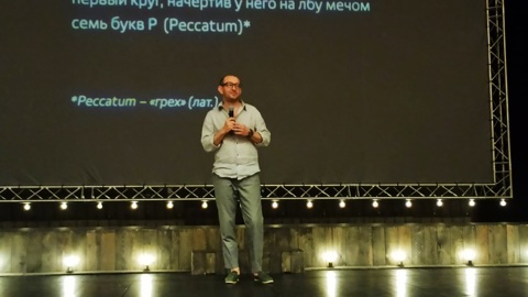Константин Хабенский прилетел в Барнаул на премьеру своего спектакля