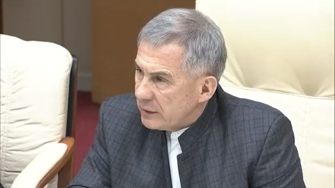 Минниханов предложил защитить детей от "вредоносных игр"