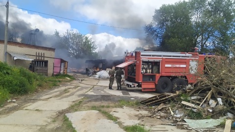 Склад с пластиком вспыхнул в Подмосковье