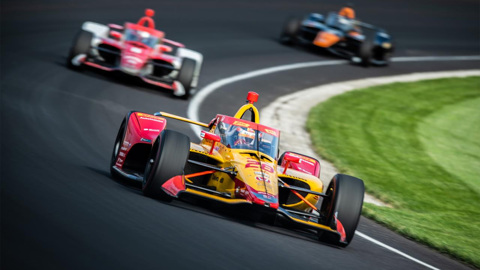 Ветеран серии IndyCar Кастроневес победил в Индианаполисе