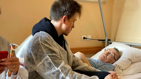 Пенсионер, которого похоронили родные, оказался жив. Местное время