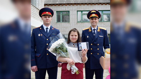 15-летнюю амурчанку наградили за спасение бабушки из горящего дома