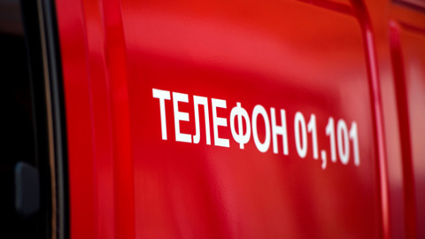Лесовоз с бревнами загорелся на томской трассе