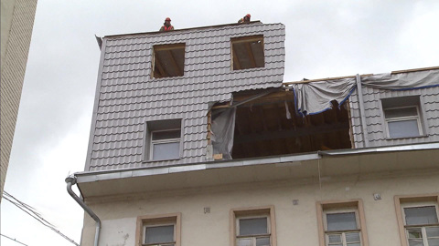 Бои местного значения: в центре Москвы снесли незаконную мансарду. Вести в 20:00