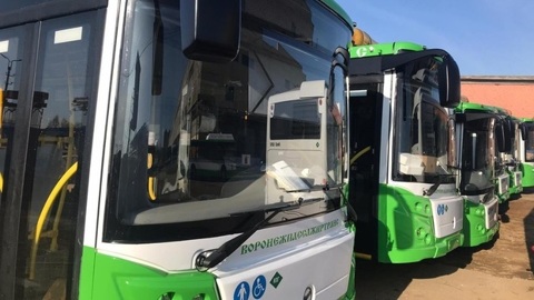 В Воронеже мужчина выпал из движущегося автобуса