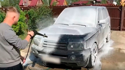 Ведрами эффекта не достичь: три ошибки при мытье машины