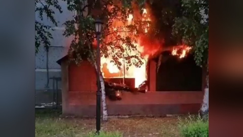 В Благовещенске ночью загорелось кафе