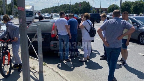 Беременная пострадала при столкновении двух легковушек в Казани