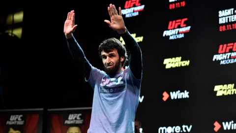 Россиянин Магомедшарипов приостановил карьеру бойца UFC