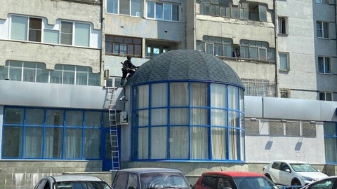 Житель Казани угрожает взорвать гранату в квартире