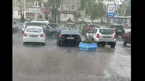 На заречную часть Нижнего Новгорода обрушился ливень с градом