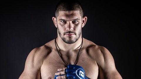 Россиянин Молдавский стал временным чемпионом Bellator