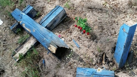 В Марий Эл вандалы разгромили кладбище
