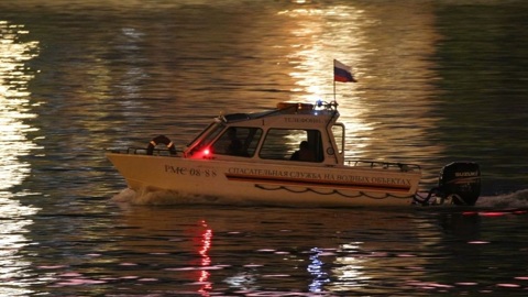Москвич едва не утонул после прыжка в Водоотводный канал