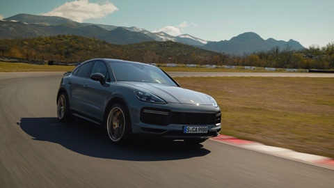Porsche представила чемпиона серийных кроссоверов