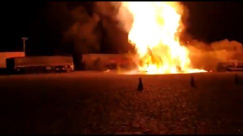 На заправочной станции в Бразилии взорвался бензовоз. ЧП