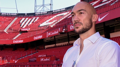 "Севилья" усилилась голкипером сборной Сербии Дмитровичем