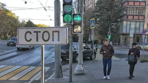 Пешеходы недовольны светофорами с "лунными человечками"