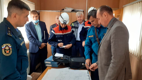 На руднике в Башкирии обрушился грунт: под завалами остается рабочий
