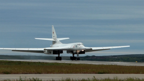 Ракетоносцы Ту-160 перелетели из Саратовской области на Чукотку
