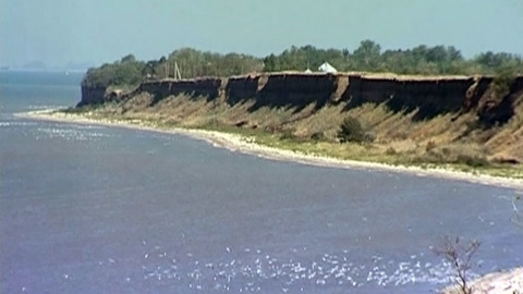 Битва суши и воды: Азовское море поглощает до 6 метров берега в год