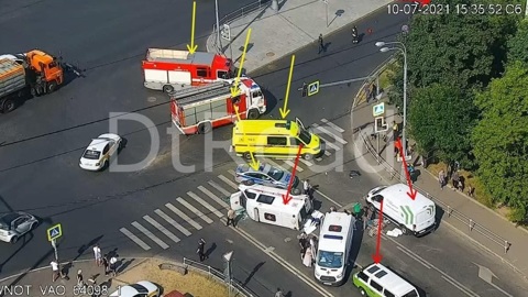 Скорая помощь перевернулась после ДТП на востоке столицы